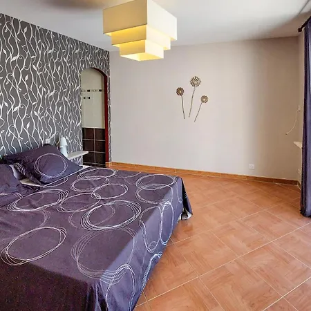 Awesome In * Sainte-Gemme-la-Plaine