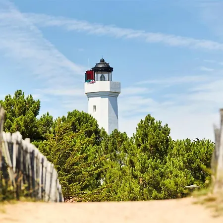 Awesome In Sainte-Gemme-la-Plaine