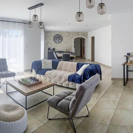 Сasa de vacaciones Nice Home In Sainte-Gemme-La-Plaine *