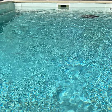 Holiday home Awesome In Sainte-Gemme-la-Plaine