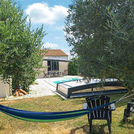 Awesome In Sainte-Gemme-la-Plaine