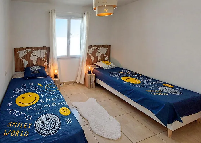 Awesome In בית נופש Sainte-Gemme-la-Plaine