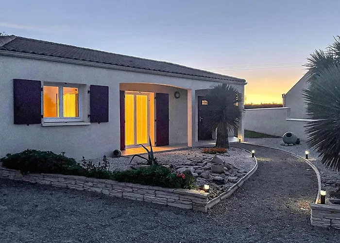 Awesome In בית נופש Sainte-Gemme-la-Plaine