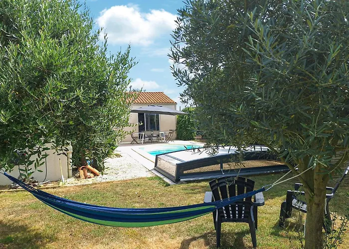 Awesome In Sainte-Gemme-la-Plaine